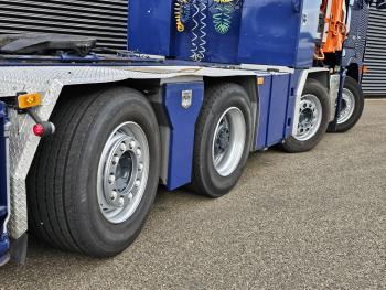 Volvo FH 16.660 8x2*6 / HIAB 80 t/m CRANE / KRAN